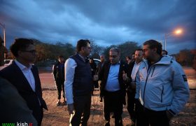 در دل بارندگی و تندباد، نظارت میدانی محمد کبیری بر مدیریت شرایط کیش